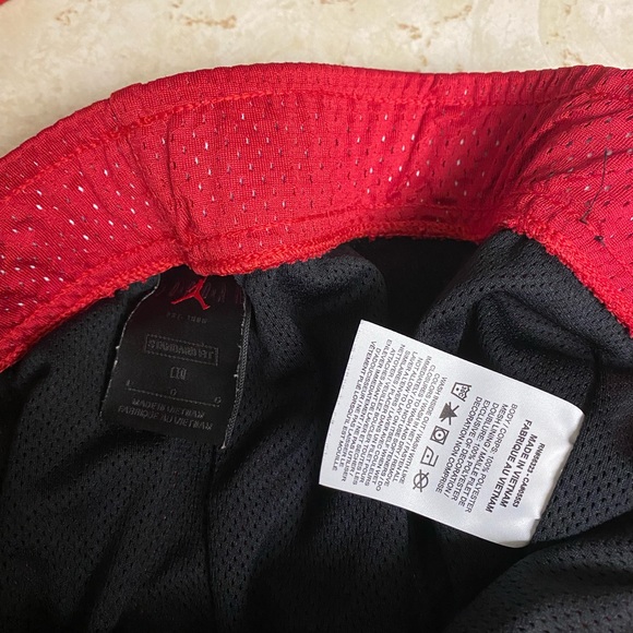 Jordan Shorts (used)Mens L in amazing condition New Mitchell & Ness Snap Back . - Picture 5 of 10